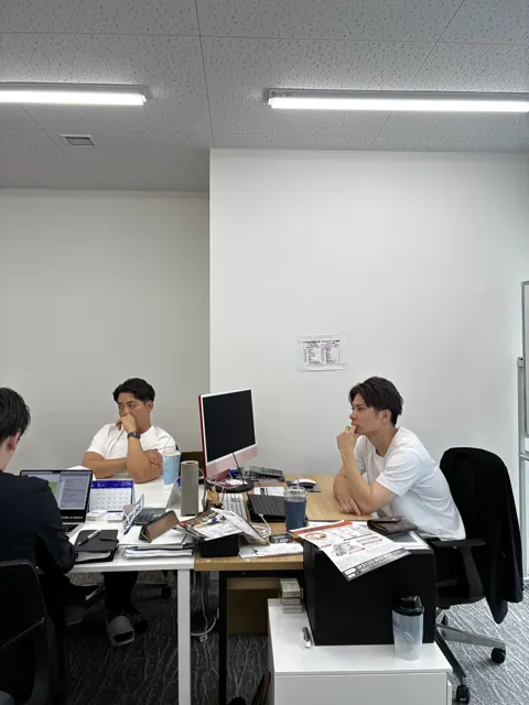 オフィスでの仕事風景